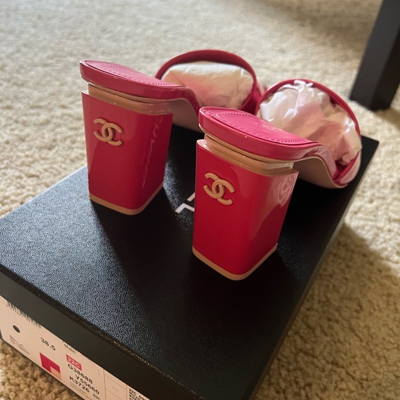 BNIB Limited Edition Polly Pocket Chanel CC Patent Calfskin Pink Mules sz 38.5! - Picture 5 of 6